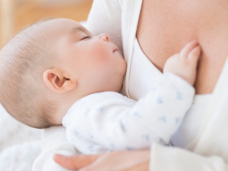 « Arrête de l&rsquo;endormir dans les bras, tu vas lui donner des mauvaises habitudes »